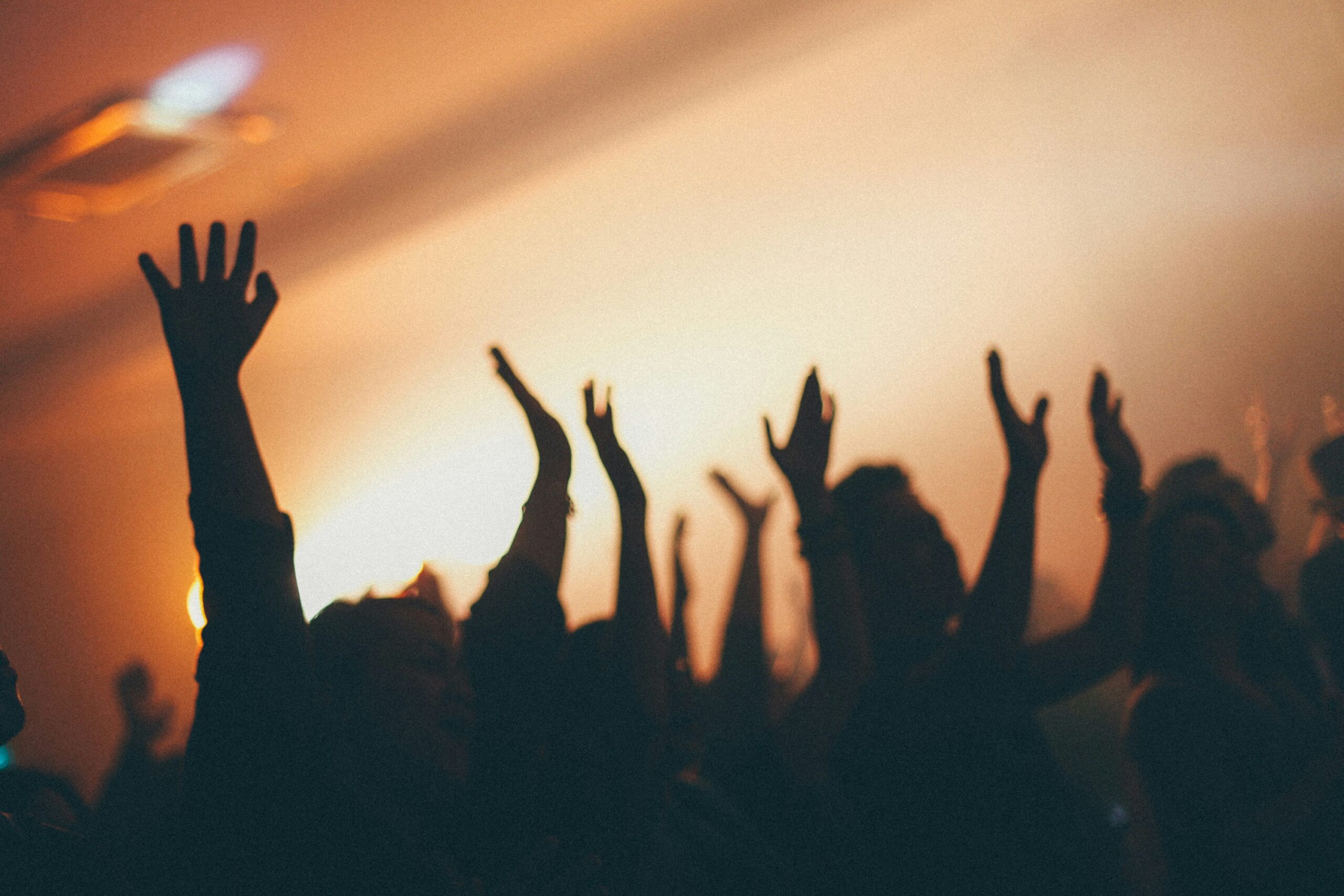 9 Powerful Easter Worship Songs for Church for 2025
